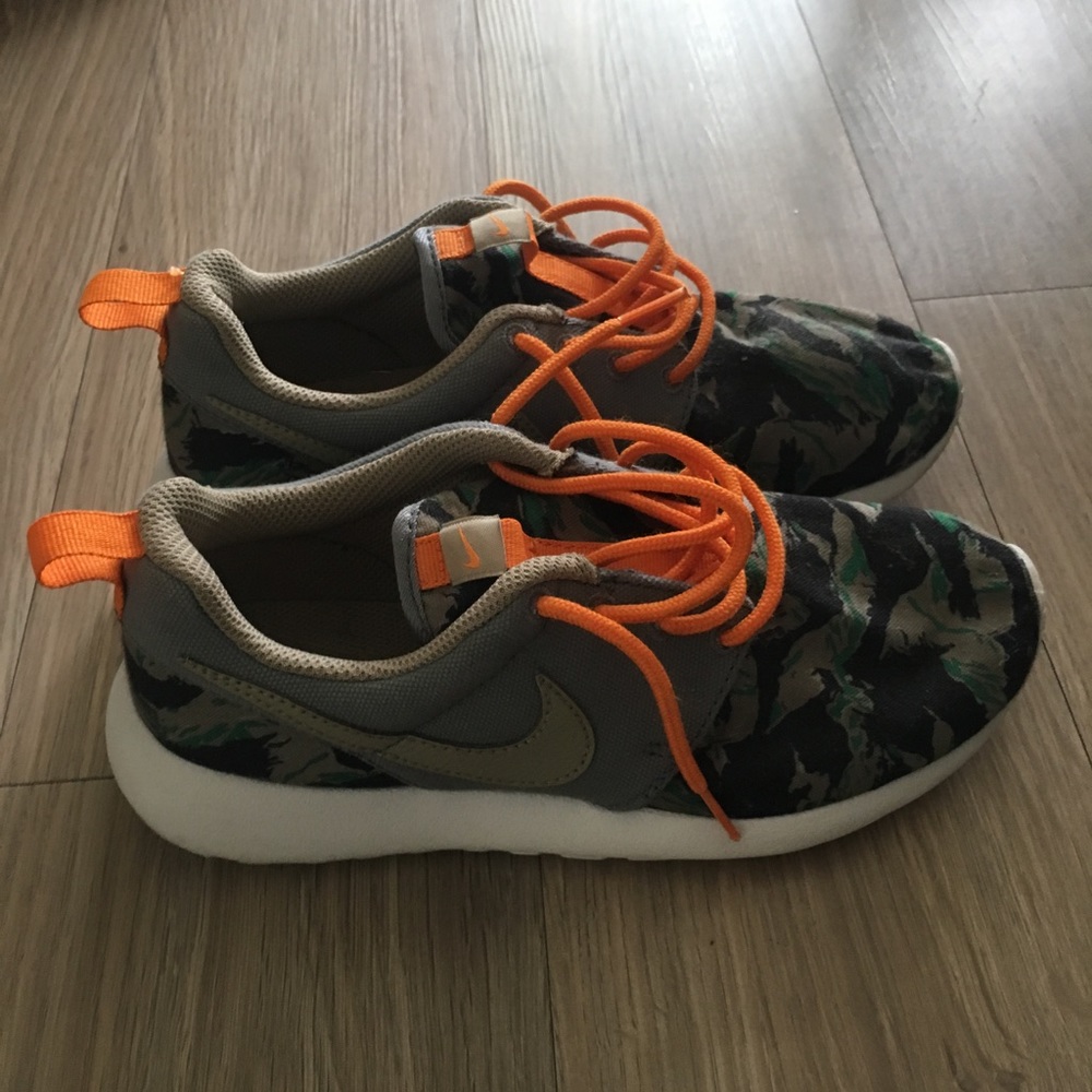 Nike Roshe Run Sneakers